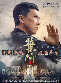白衬衫，紧身裙，卡其色风衣的搭配令平日里温婉的她呈现出别样的御姐味道，如果说一双迷人的笑眼是她的杀手锏，那么收敛笑容摆起pose的陶虹则显得愈加性感迷人。
