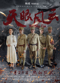 日前，结束新戏《古驰》拍摄的GaGa返回美国，当天她身穿印花卫衣搭配灰色热裤出街，露出粗壮大腿，头发蓬乱不修边幅，买完咖啡连忙上车离开。